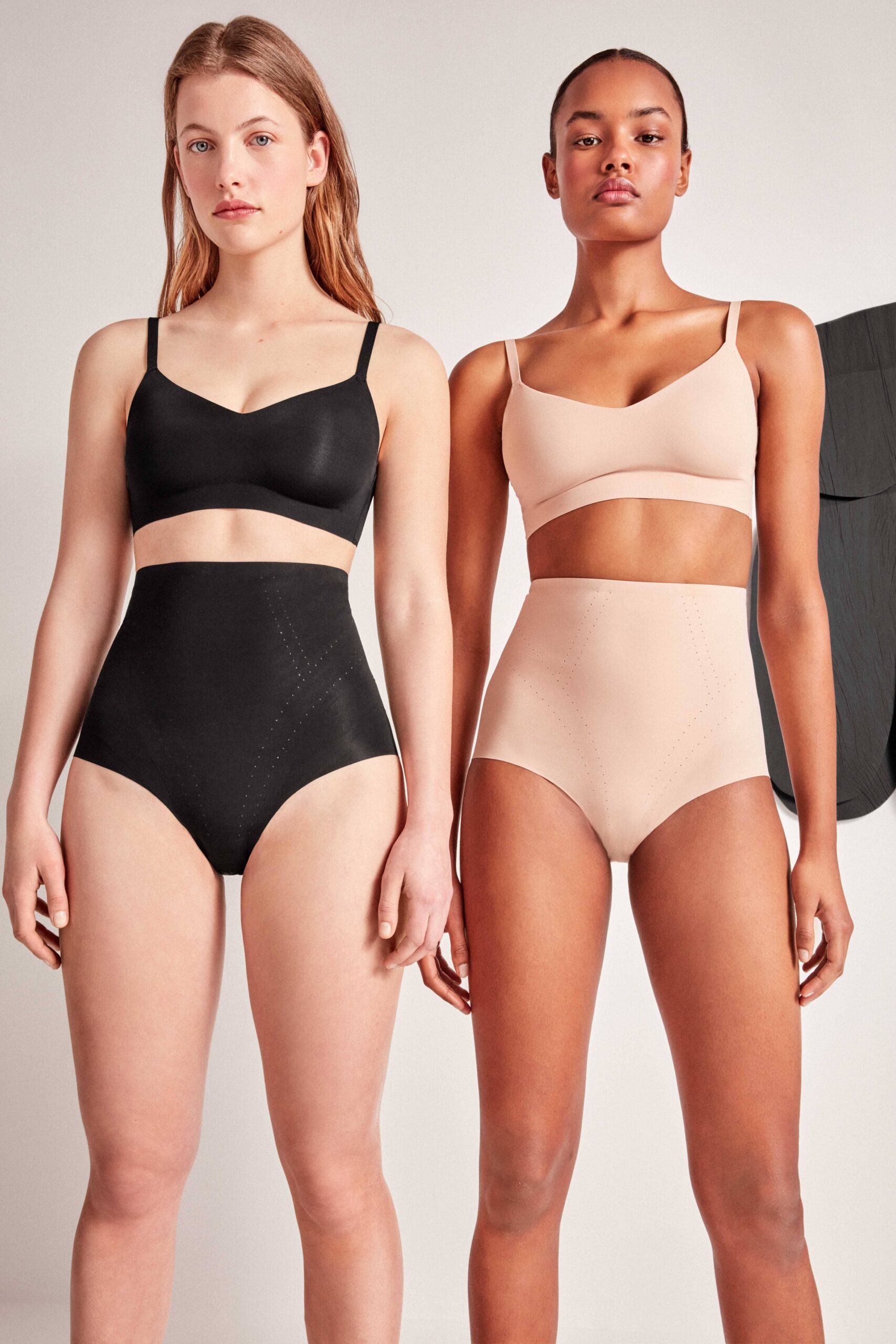 GISELA – Slip Modellante A Vita Alta Con Fascia In Silicone – Nero – Nude - immagine 2